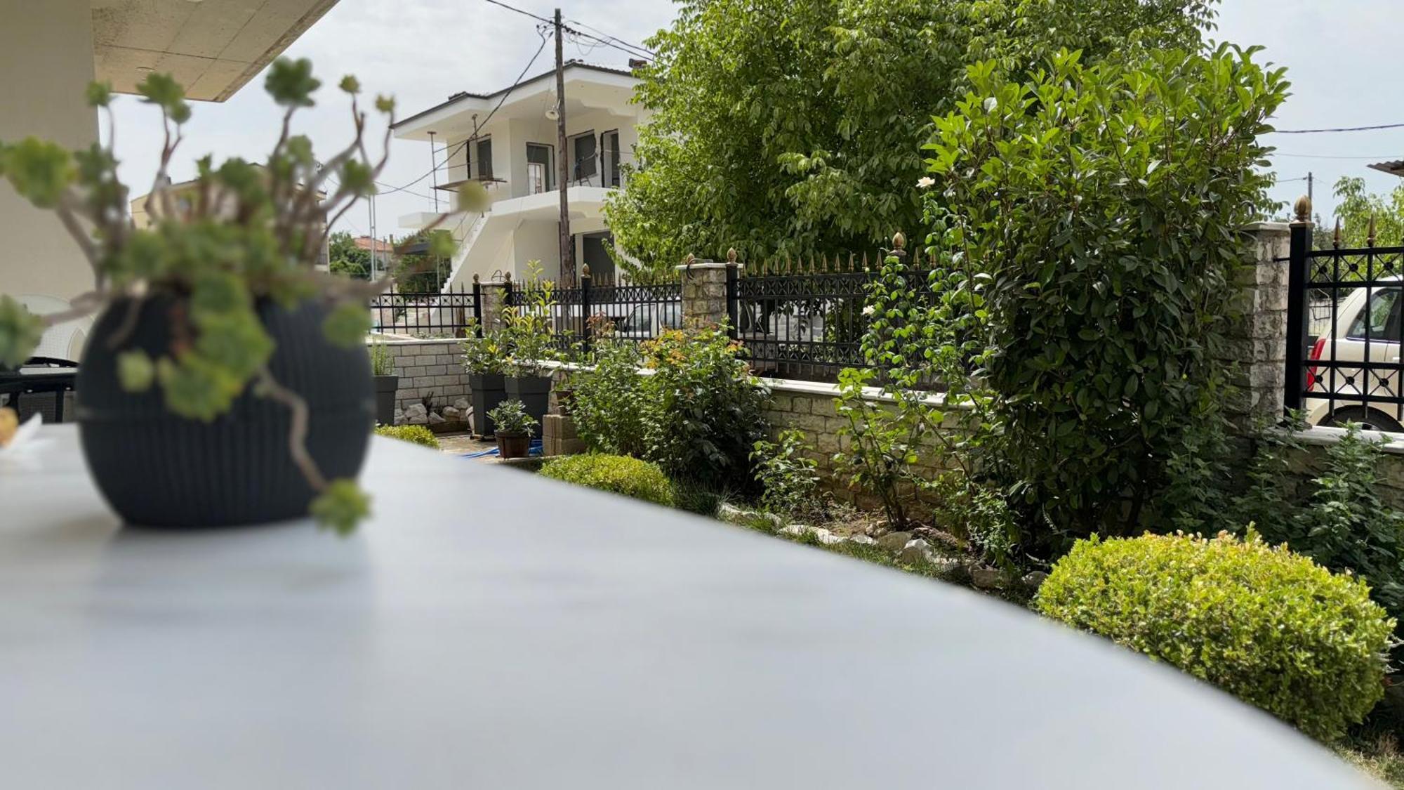 칼람파카 Petit House Under The Rocks 아파트 외부 사진