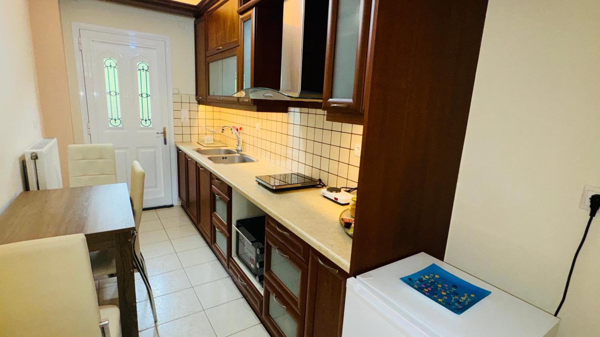 칼람파카 Petit House Under The Rocks 아파트 외부 사진