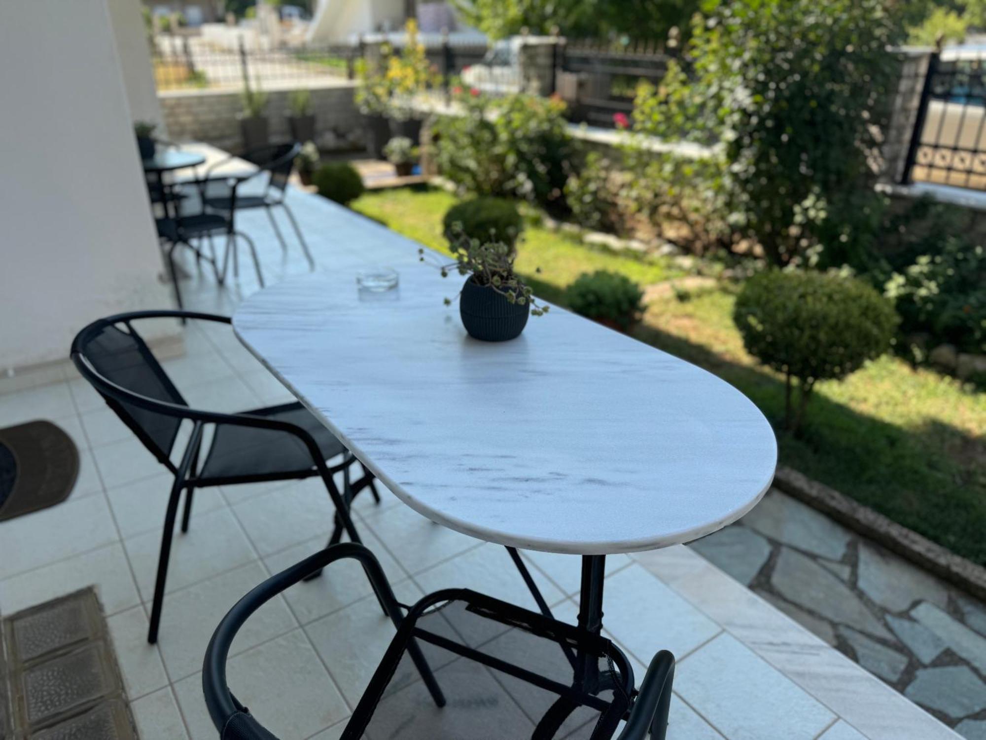 칼람파카 Petit House Under The Rocks 아파트 외부 사진